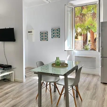 Apartment Modern Jewel In The Midst Of Old Town Charm *