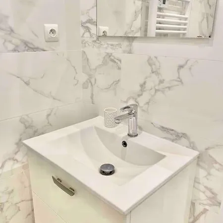 Apartment Modern Jewel In The Midst Of Old Town Charm