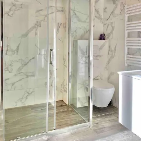 Apartment Modern Jewel In The Midst Of Old Town Charm